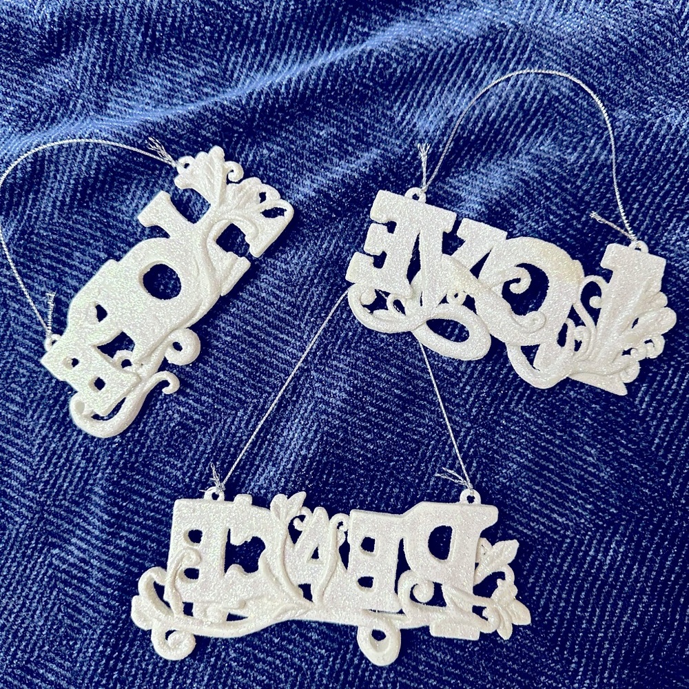 Set Of 3 Decorative Inspirational Ceramic Hanging Ornaments “Peace, Love & Hope” - Picture 3 of 6